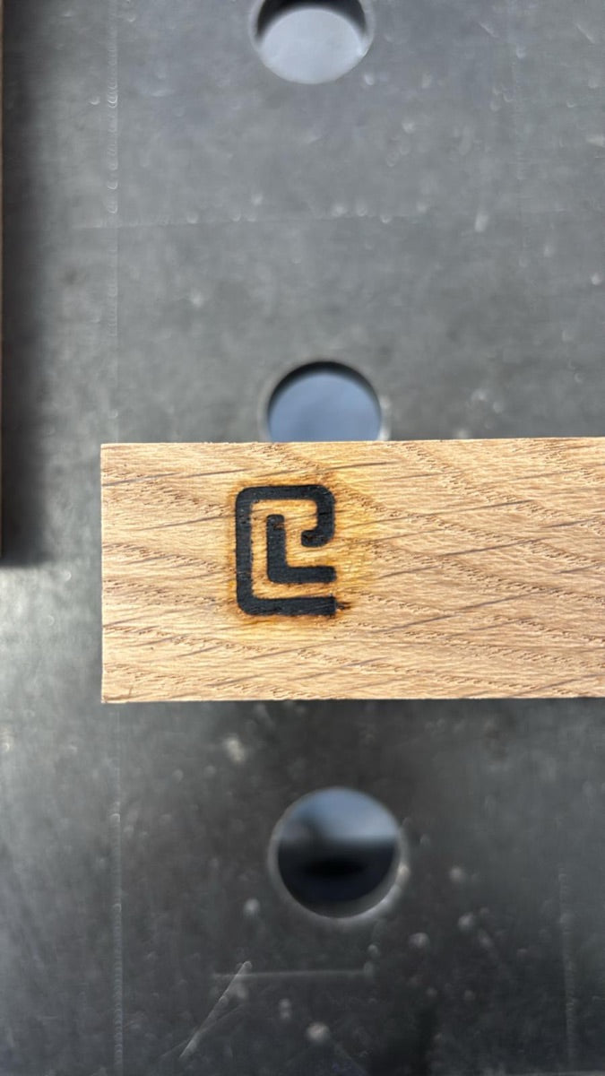 Brandstempel-Arbeit für Eisenliebe